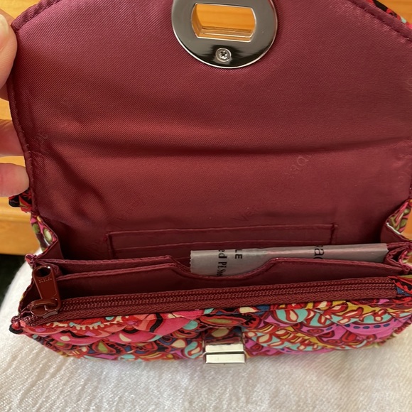 NWT 2-pc Vera Bradley: wristlet & luggage ID tag, both “resort medallion” print - Picture 4 of 12